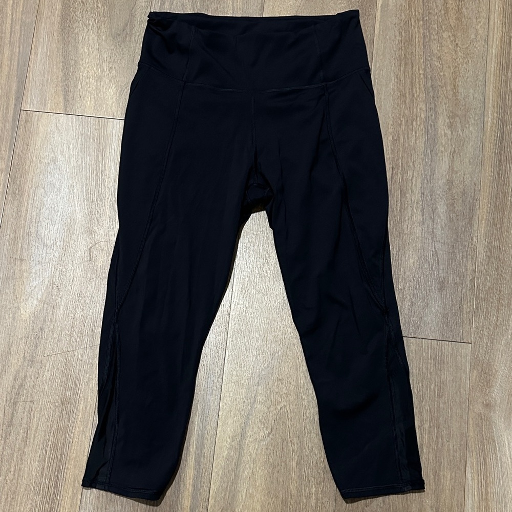 Athleta Black Lightning Capri Leggings